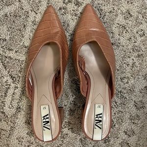 Light blush Zara crocodile pleather mules